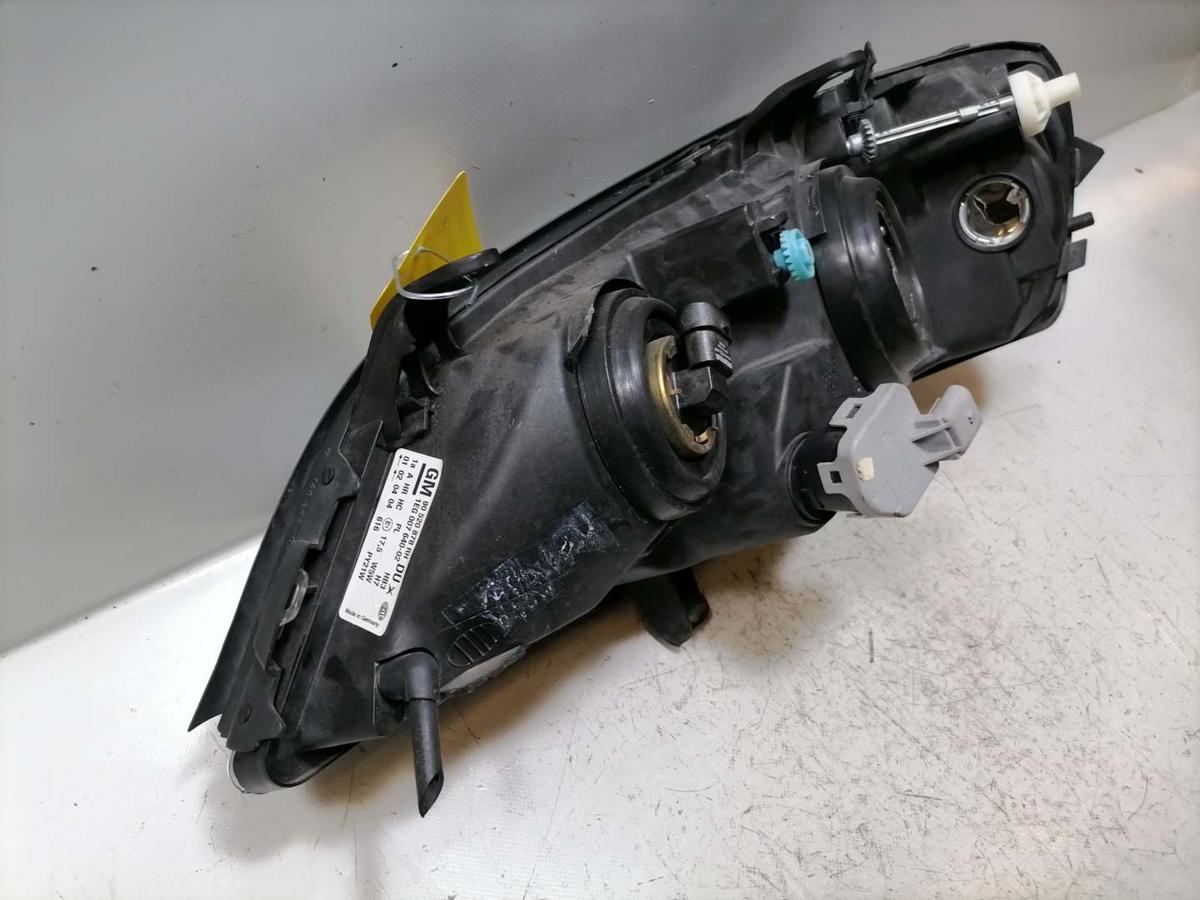 Opel Astra G original Scheinwerfer vorn rechts Halogen schwarzer Hintergrund Bj.1997